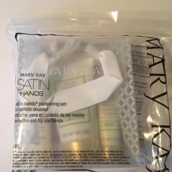 Photo of Satin Hands Pampering Set