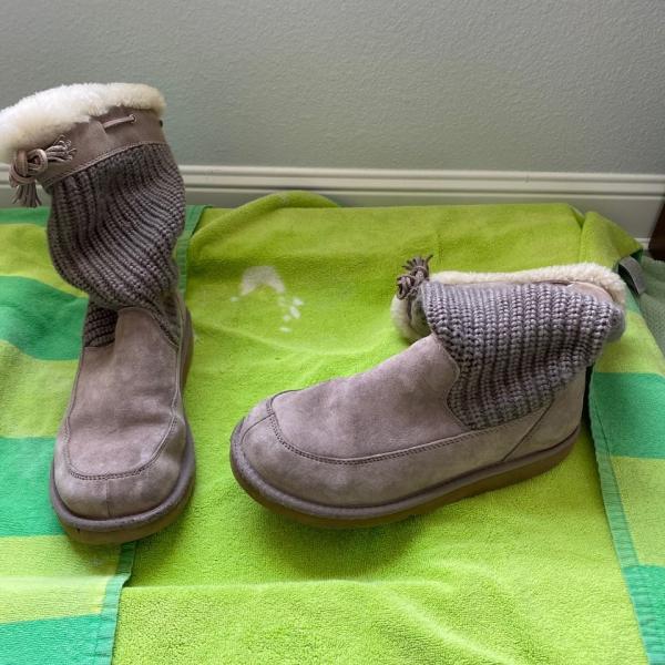 Photo of Comfortable womens Uggs size 9