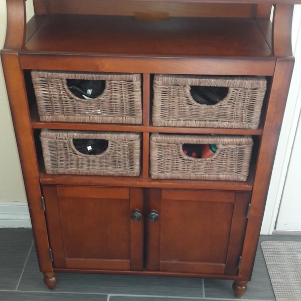 Photo of Entry way table with baskets