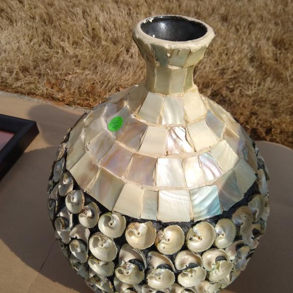 Photo of Shelled vase