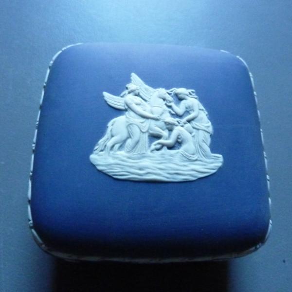 Photo of WEDGWOOD Portland Blue Neoclassic Trinket Box - Jasper Ware