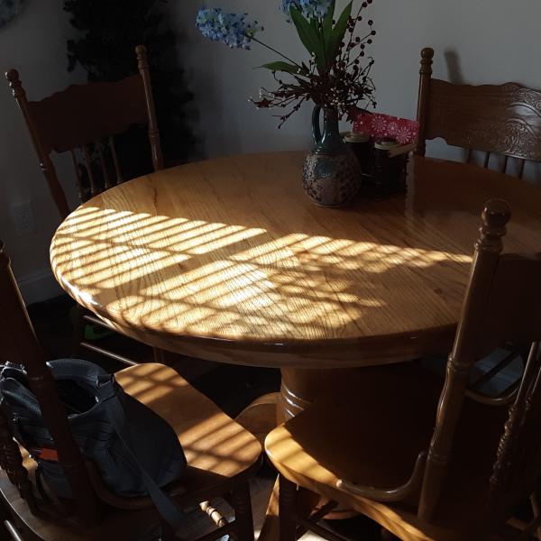 Photo of Round  dinner table and 4 chair