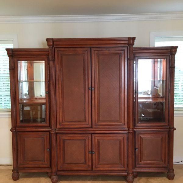 Photo of Entertainment center/wall unit