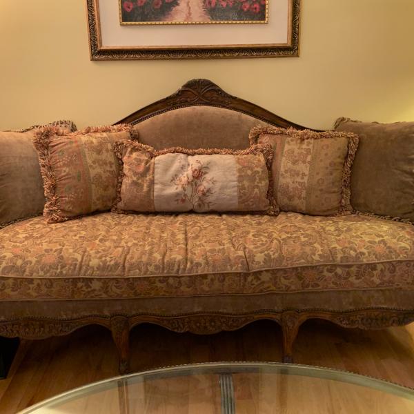 Photo of Traditional Sofa like new