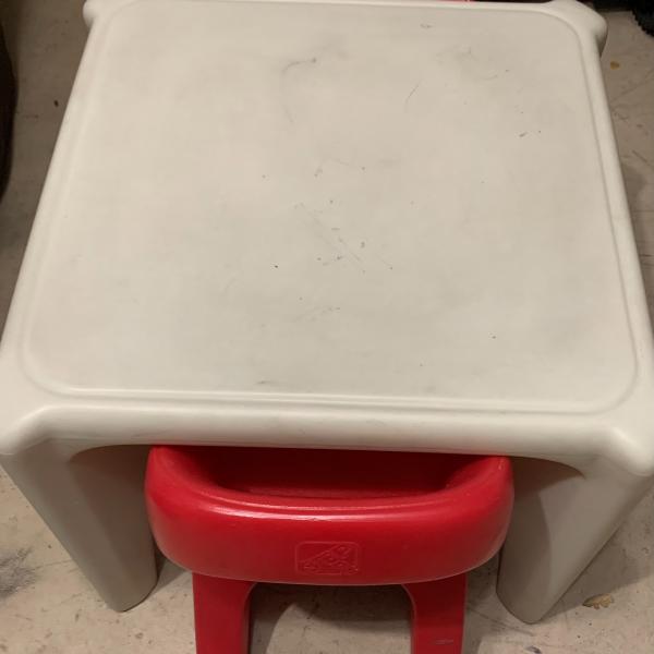 Photo of Step 2 table and 2 chairs for kids