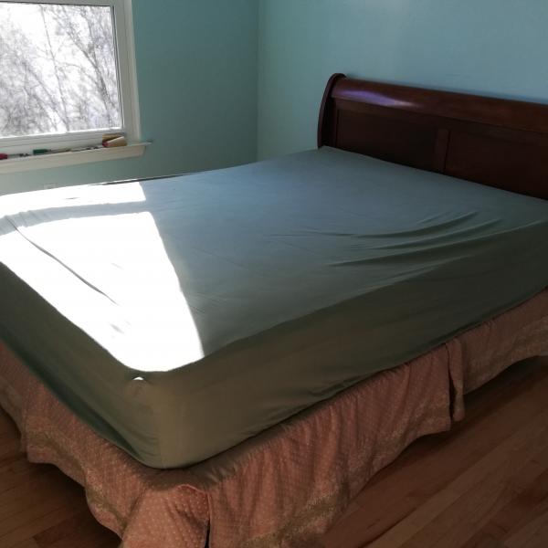 Photo of Queen size bed for sale