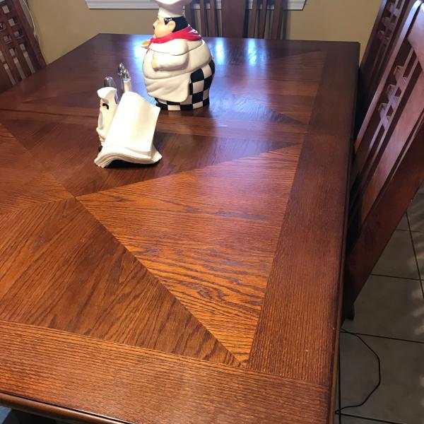 Photo of Oak Dining table w/leaf and 6 chairs