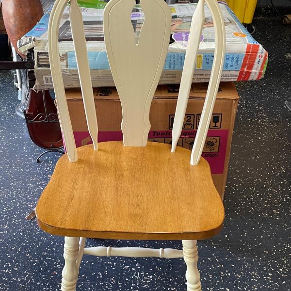 Photo of wood chair 