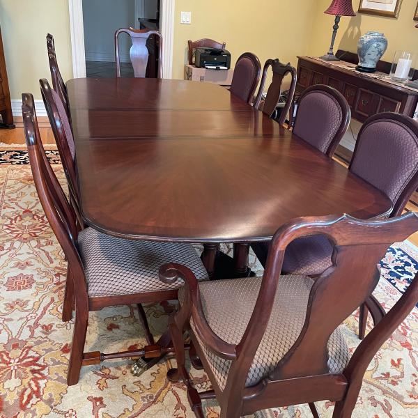 Photo of Drexel Heritage mahogany dining room set