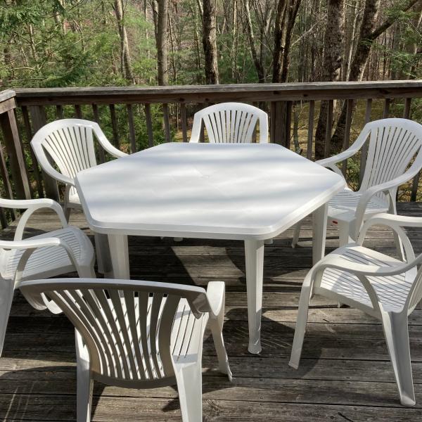 Photo of Patio table + 6 chairs