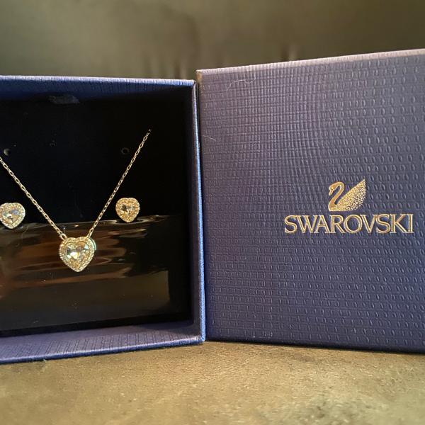 Photo of Swarovski Necklace and Earrings set 