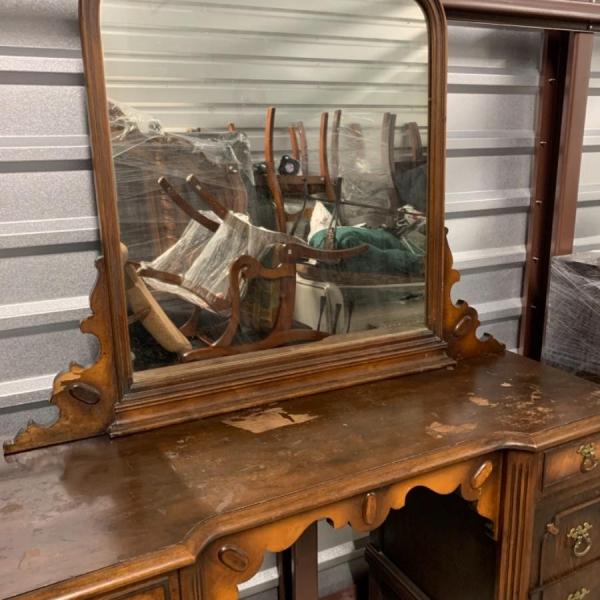 Photo of I9 - Antique Vanity w/ mirror