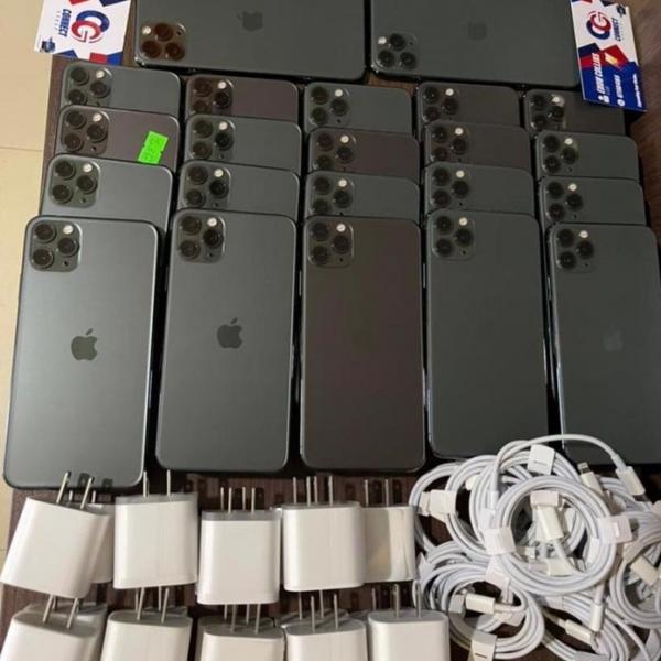 Photo of iPhone 11 pro max All unlock $400 each not negotiable. 