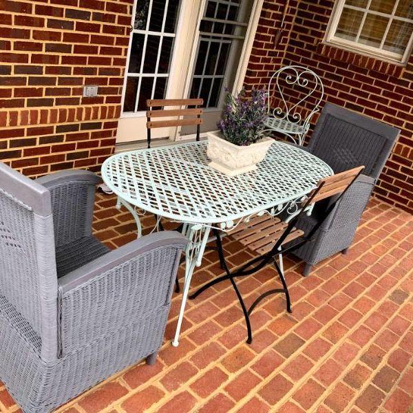 Photo of 5 PC - Chabby Chic Outdoor Patio furniture 
