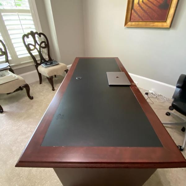 Photo of Beautiful executive office furniture set