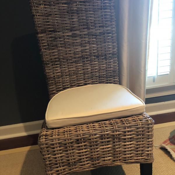 Photo of 6 pier one wicker dining chairs 