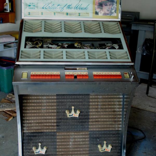 Photo of 1960s Seeburg juke box for restoration 