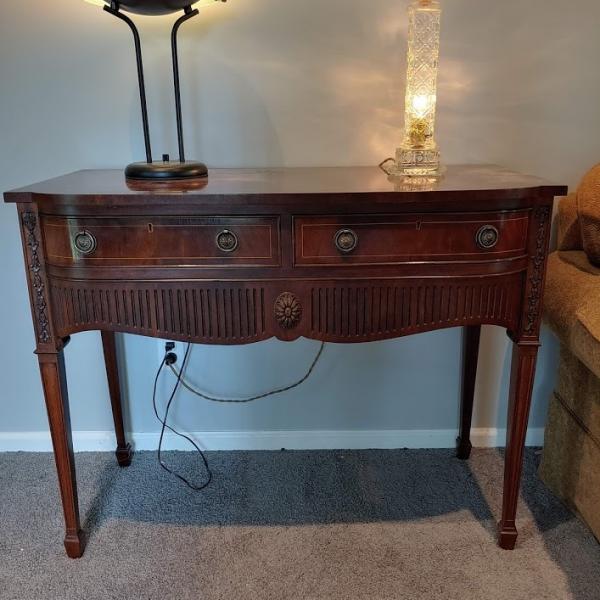 Photo of BEAUTIFUL SOLID WOOD DESK/TABLE