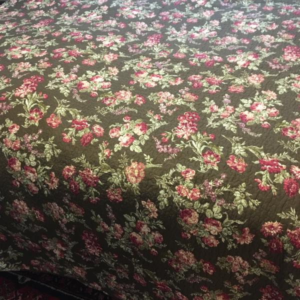 Photo of Queen Quilted Bedspread