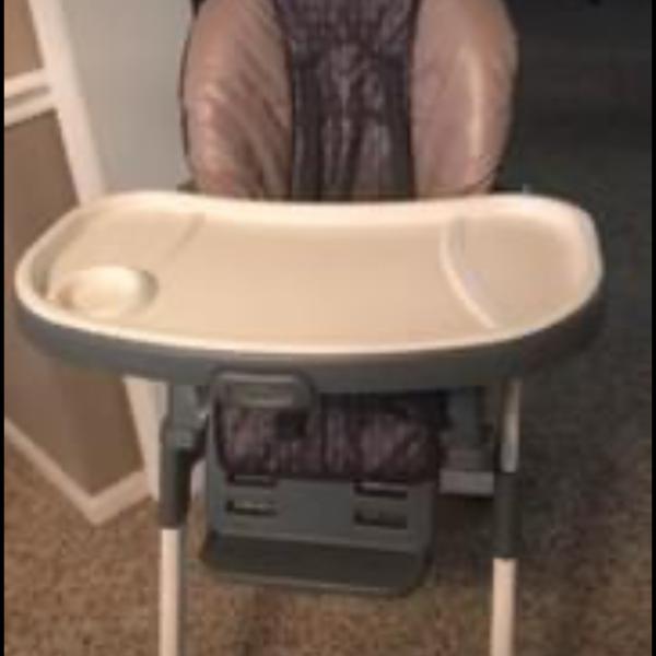 Photo of Like new high chair