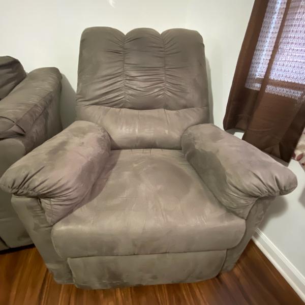 Photo of Sofá and Recliner Chair 