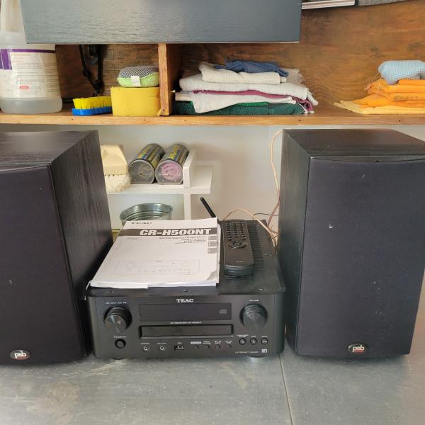 Photo of Stereo with speakers