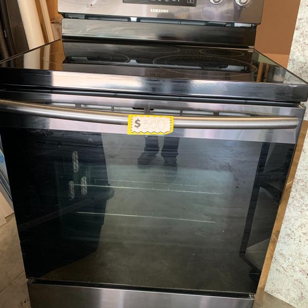 Photo of Samsung range / convection oven