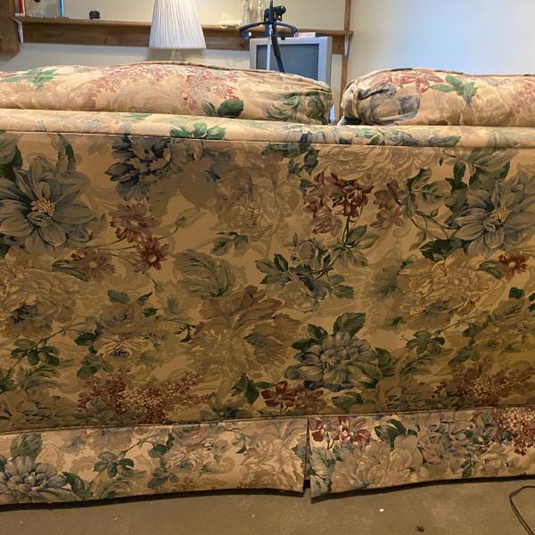 Photo of Floral love seat