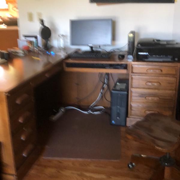 Photo of L-shaped desk all oak with chair