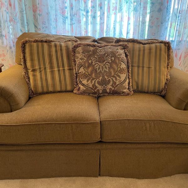 Photo of Like new sofa and loveseat set