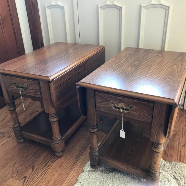 Photo of 2 oak end tables