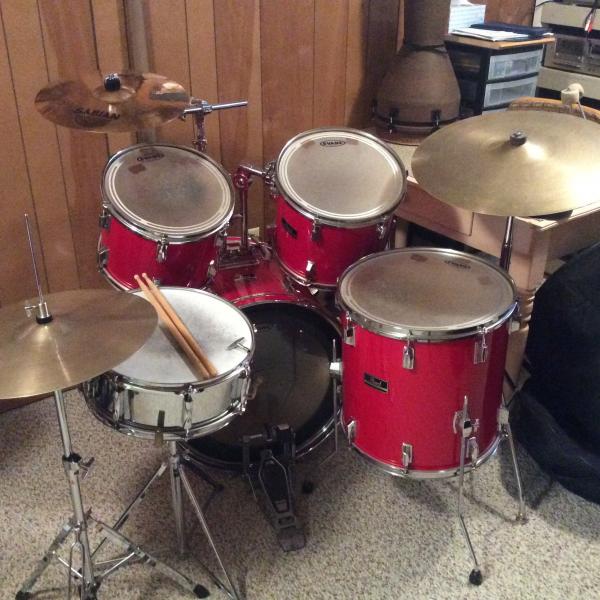Photo of Pearl 5pc Drum Set