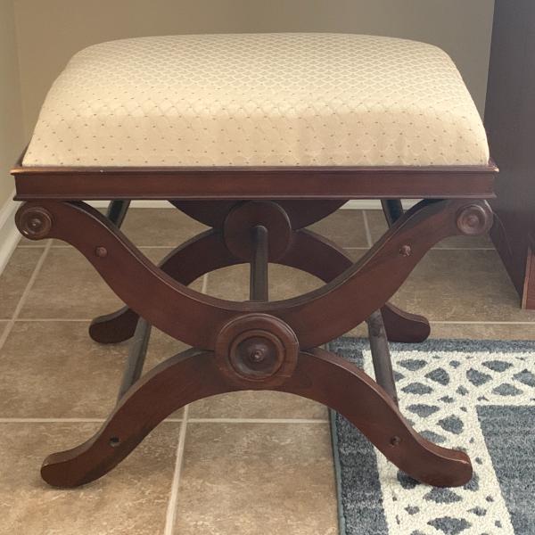 Photo of Vanity stool 
