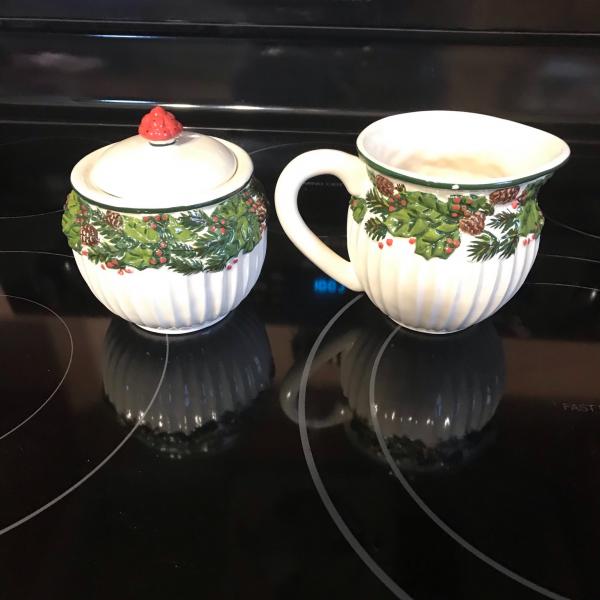 Photo of Christmas sugar and creamer set