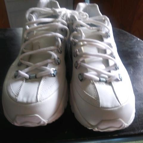 Photo of Women's Skechers Tennis shoes- Size 9.5- Like new