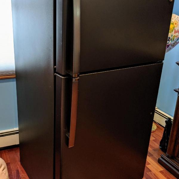 Photo of GE Black Slate Refrigerator only 4 months old 