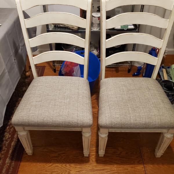 Photo of Great dining room chairs