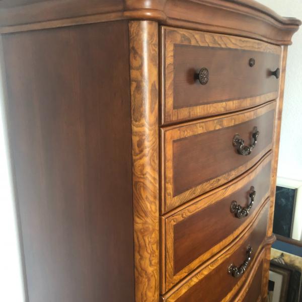 Photo of Tall 6-drawer dresser 