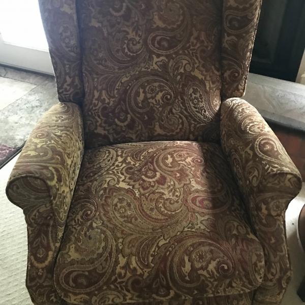 Photo of Pair of recliners-only available on August 7 for pick up