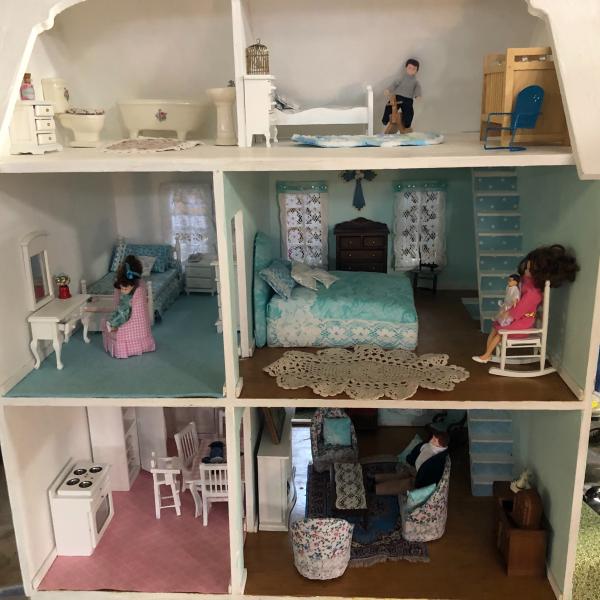 Photo of Adorable Cottage Dollhouse 