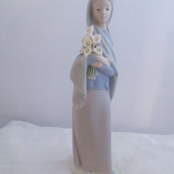 Photo of Lladro - Girl with Calla Lillie’s # 4650 - Retired 9'' T satin