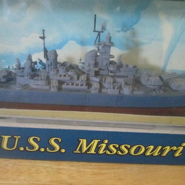 Photo of USS MISSOURI DIE CAST MODEL 1 700 SCALE