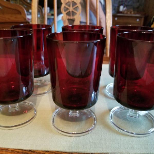 Photo of 6 ruby red glasses 