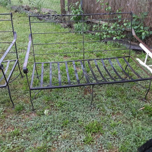 Photo of Wrought iron type double chair lawn furniture 