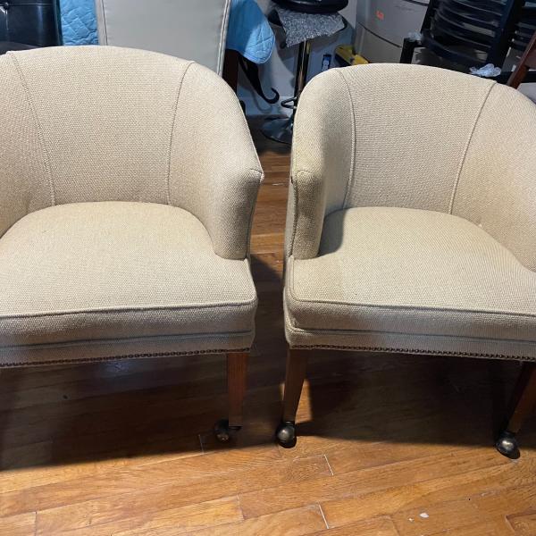Photo of 2 rolling office chair 