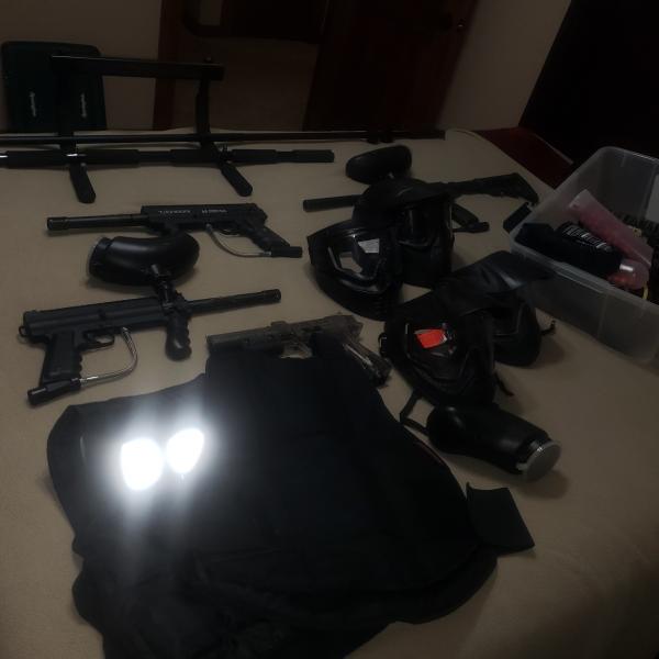 Photo of Paintball set, includes package 
