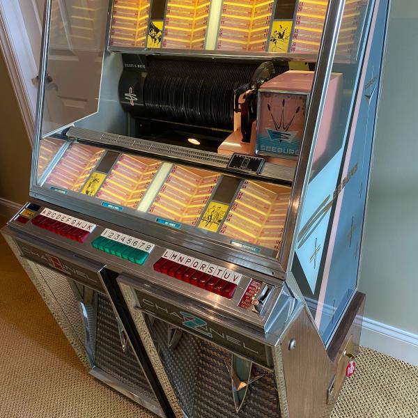 Photo of 1958 Seeburg model 222, first year for stereo jukebox 