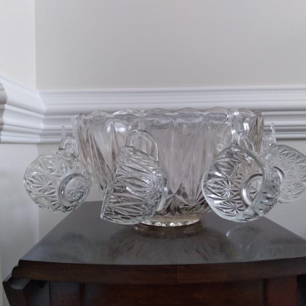 Photo of Punch bowl with 8 cups