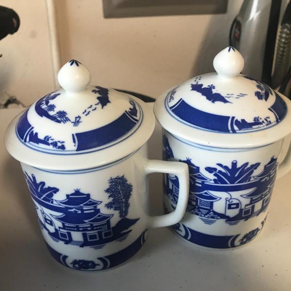 Photo of Chinese tea pitcher w 6 tea cups  