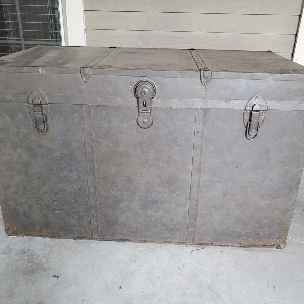 Photo of Luggage/Steamer Trunk